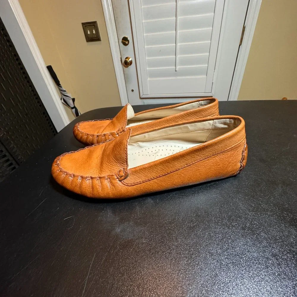 Cole Haan size 5.5B tan leather flats